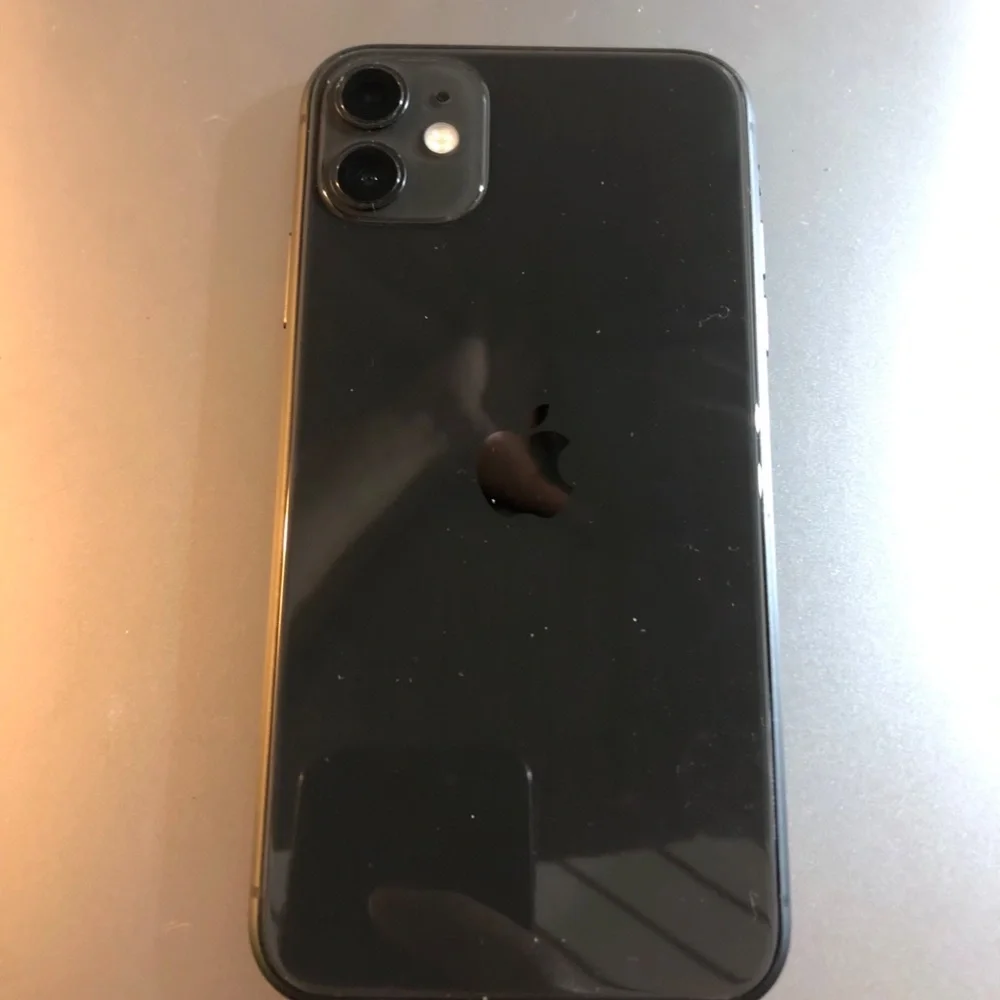 TRACFONE iPhone 11 LOOKS NEW